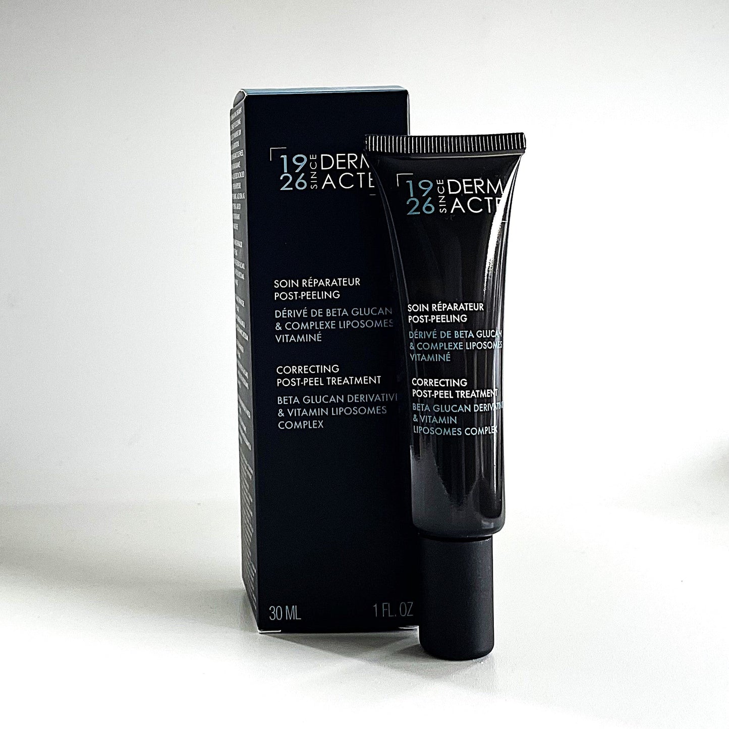 Derm acte schwarzer Umkarton mit schwarzer Tube